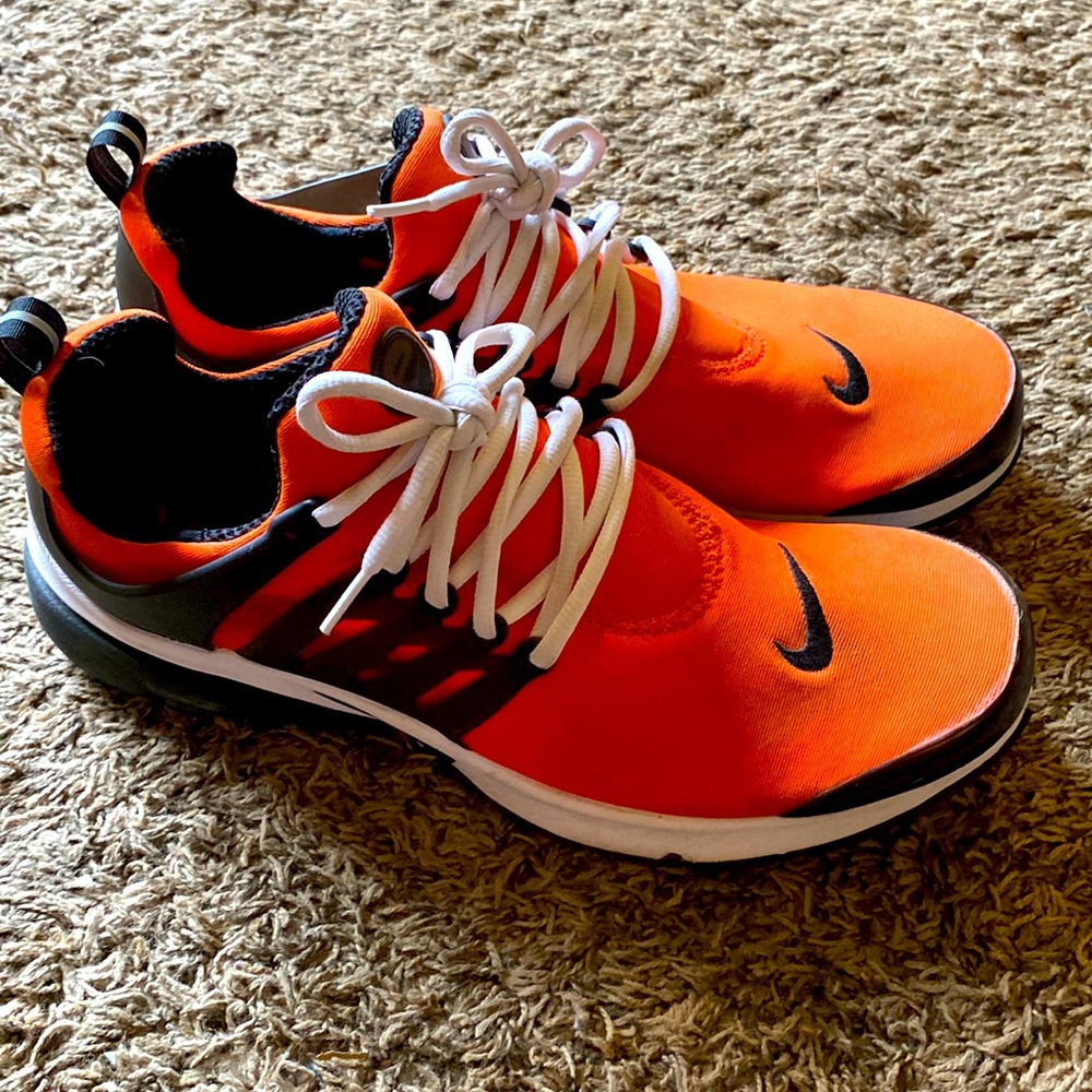 Size 12 Men’s Orange/Black Nike Air PRESTO’s